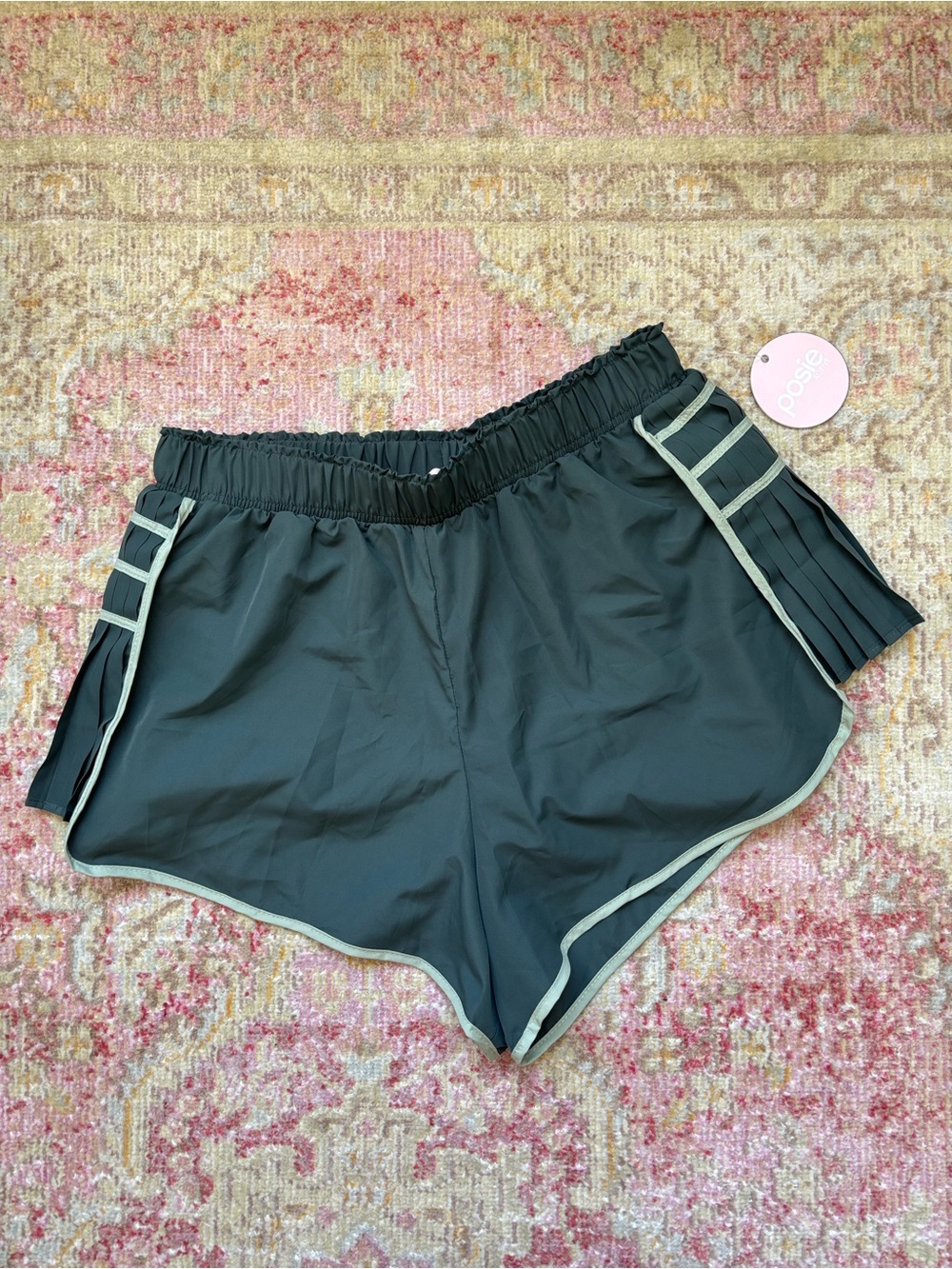NWT \\ pleated nylon active shorts